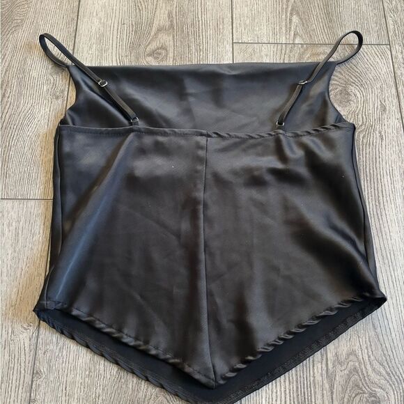 Glam woman’s used spaghetti top - Picture 2 of 4